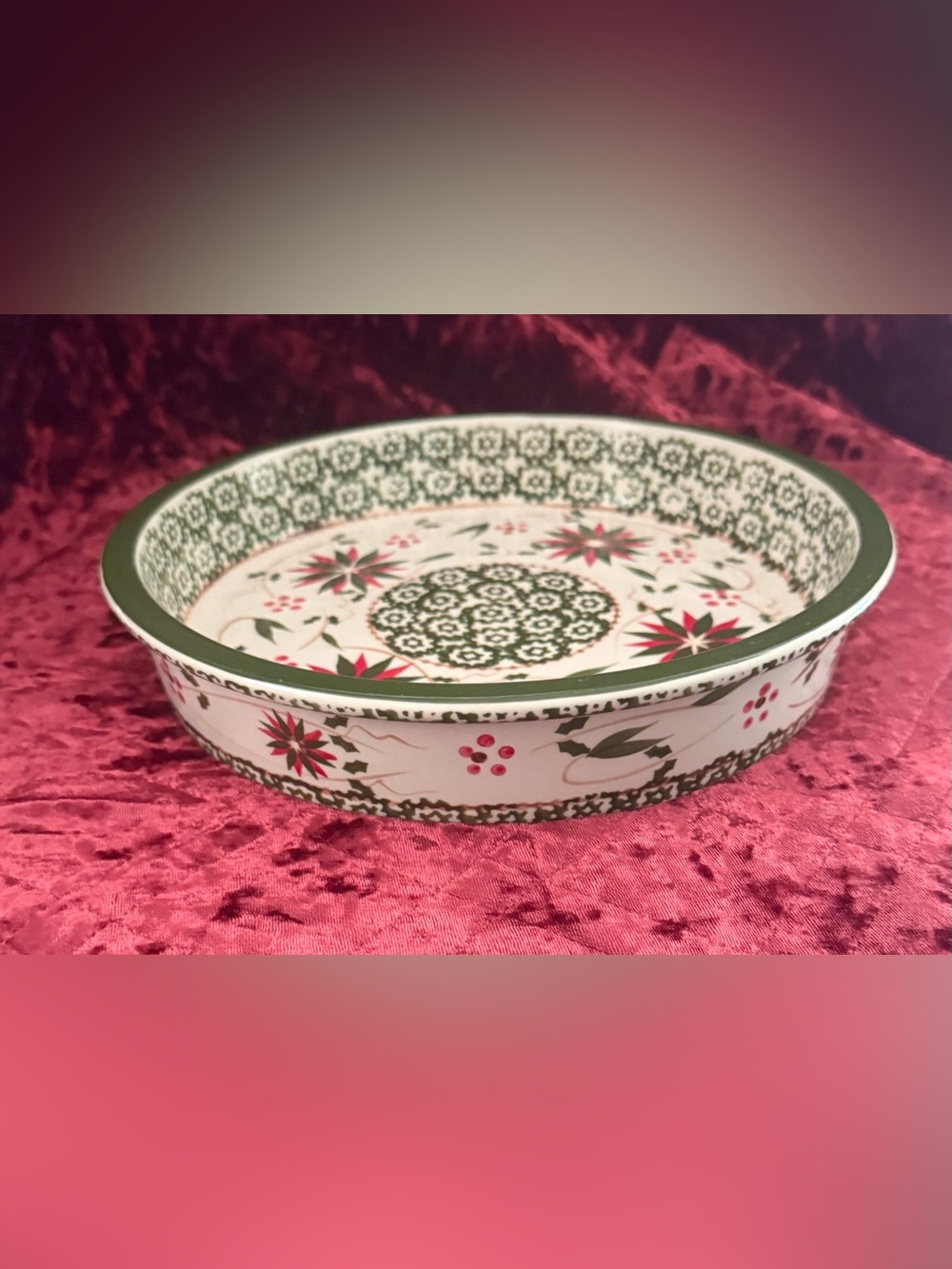 Temptations Poinsettia Round Baking Dish Green Red Christmas Deep Dish